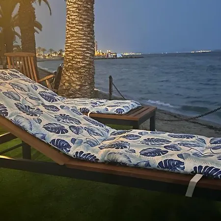 En El Mar A Un Paso Del Mar Holiday home *